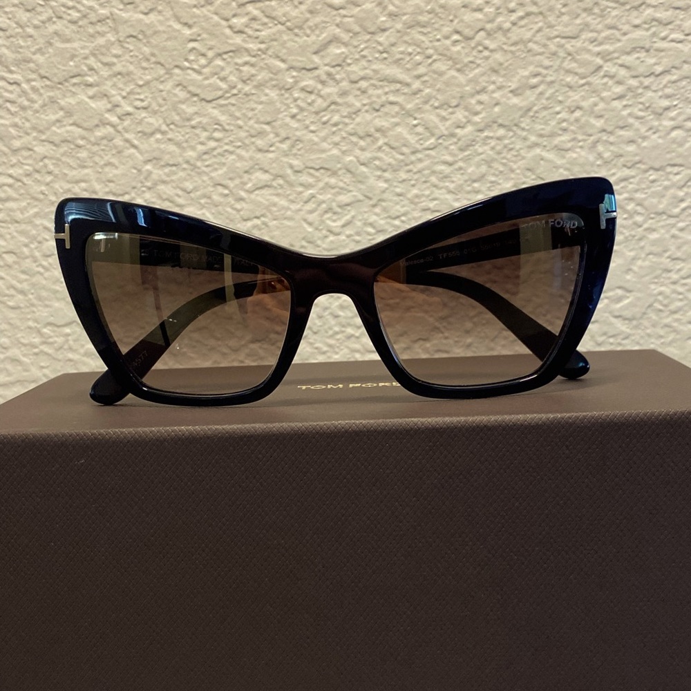 Tom Ford “Valesca” 02 sunglasses, black frame gradient brown lenses 100% UV